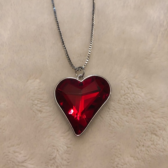 Paparazzi Lockdown my heart red necklace with earrings - Picture 2 of 3